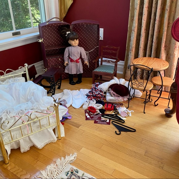 American Girl Samantha & Trunk, Brass Bed, Desk, Chair, Girls Nightgown & more - Picture 17 of 17